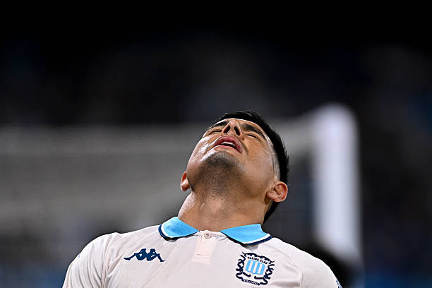Salas se lamenta la derrota como todo el mundo Racing.