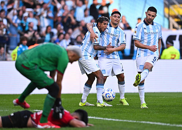 Racing ganó un partido muy pero muy chivo.