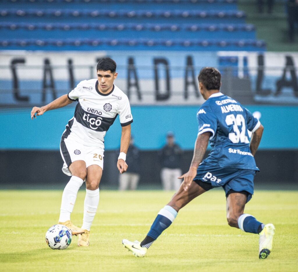 La Academia goleó 4-1 a Olimpia.