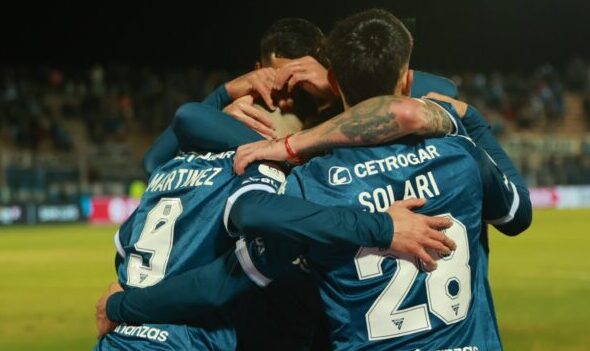 Racing ganó un partido difícil pero todos juntos.